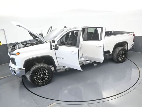 Used 2024 Chevrolet Silverado 2500 LT image 68