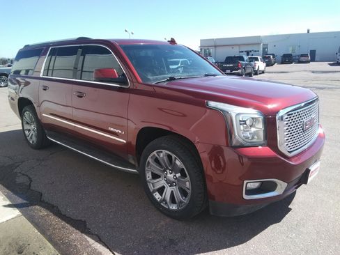 Used 2016 GMC Yukon XL Denali w/ Open Road Package AWD/4WD image 4