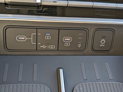 Used 2025 Hyundai Santa Fe Limited image 32