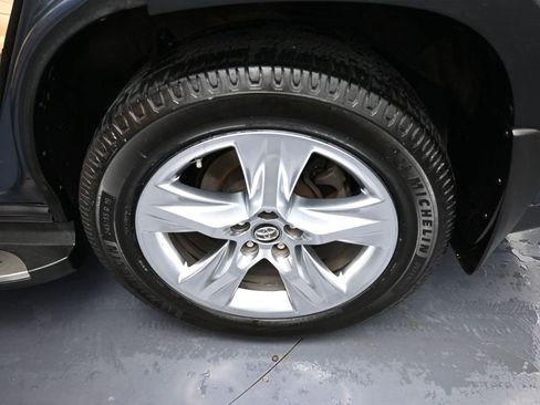 Certified 2019 Toyota Highlander Limited Platinum image 26