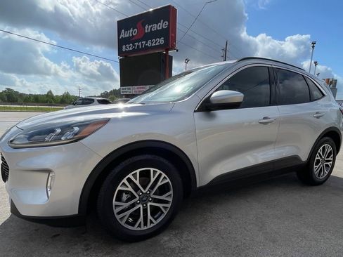 Used 2020 Ford Escape SEL image 3