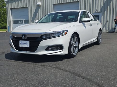 Used 2019 Honda Accord Touring image 3