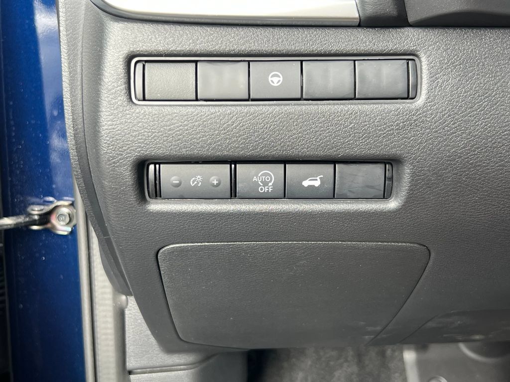 Used 2026 Nissan Rogue SL AWD/4WD image 21