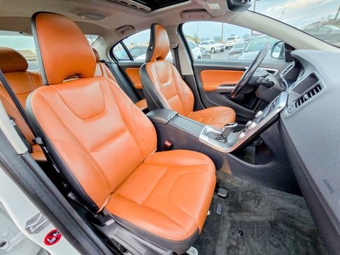 Used 2018 Volvo S60 T5 Inscription image 34