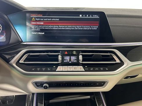 Used 2022 BMW X7 xDrive40i w/ M Sport Package AWD/4WD image 22