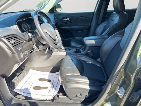 Used 2020 Jeep Cherokee Trailhawk w/ Comfort/Convenience Group image 24