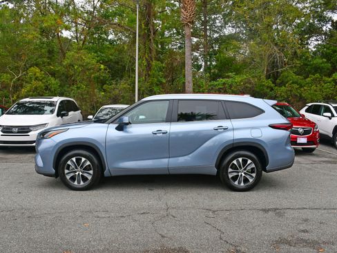 Certified 2024 Toyota Highlander LE image 2