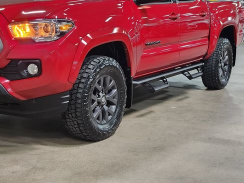 Used 2022 Toyota Tacoma SR5 RWD image 17