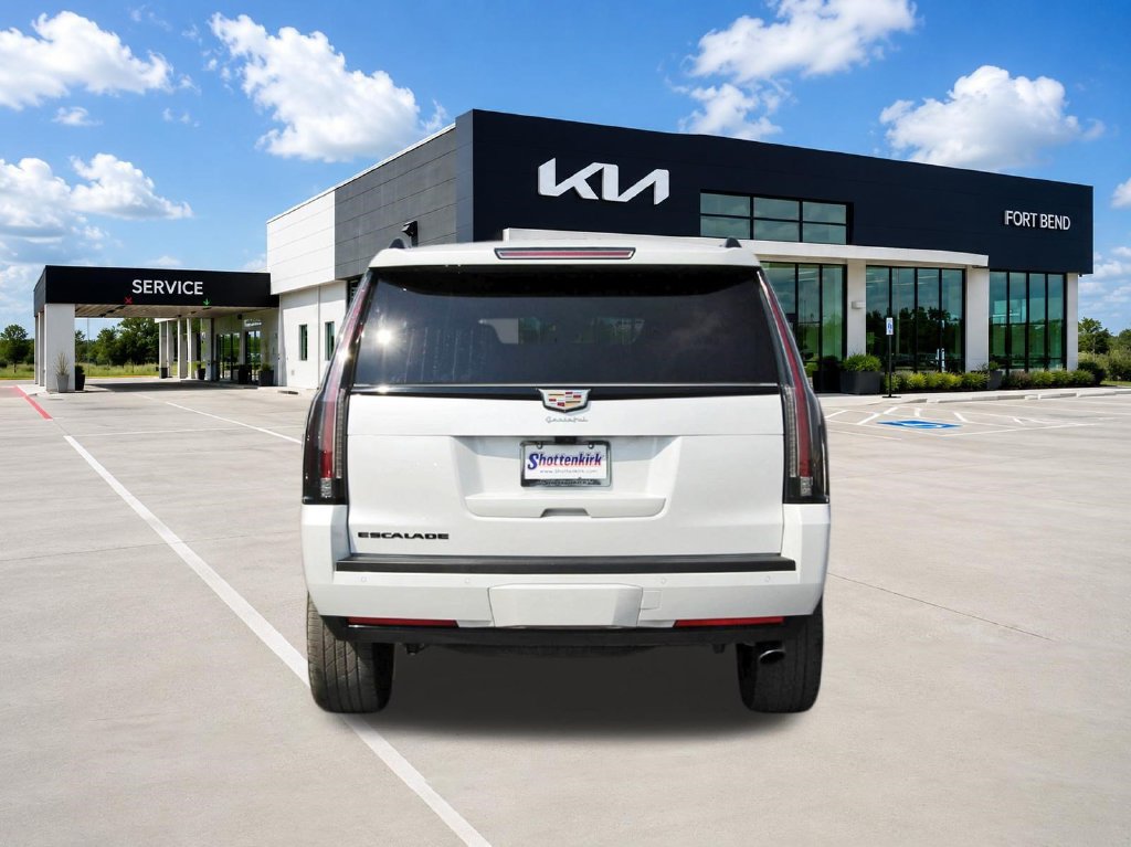 Used 2020 Cadillac Escalade Premium Luxury w/ LPO, Radiant Package AWD/4WD image 5