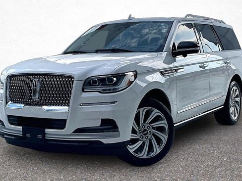 Used 2024 Lincoln Navigator Reserve AWD/4WD image 4