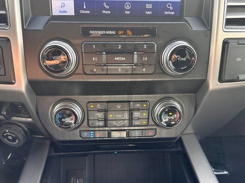 Certified 2020 Ford F350 Platinum w/ Tremor Off-Road Package AWD/4WD image 40