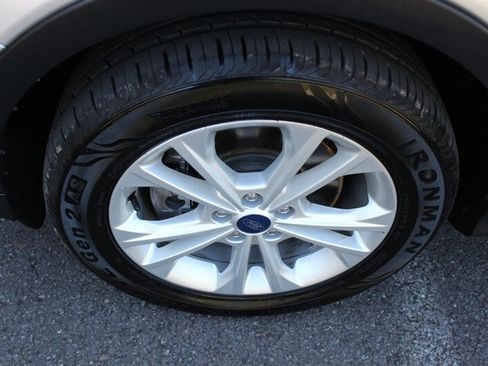 Used 2018 Ford Escape SE w/ Ford Safe & Smart Package AWD/4WD image 19