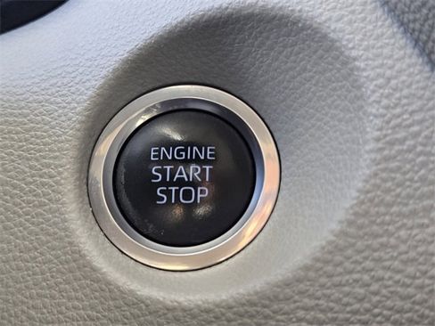 Used 2022 Toyota Corolla Cross LE image 24