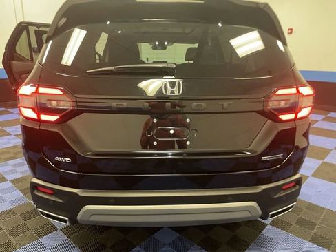 Used 2025 Honda Pilot Touring image 25