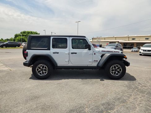 Used 2024 Jeep Wrangler Unlimited Rubicon AWD/4WD image 7