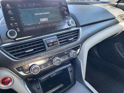 Used 2020 Honda Accord Touring image 11
