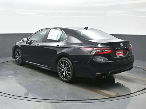 Used 2024 Toyota Camry SE image 4