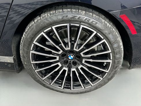 Used 2025 BMW i7 eDrive50 w/ Executive Package image 23