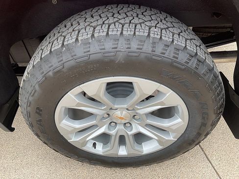 Used 2025 Chevrolet Silverado 1500 LTZ AWD/4WD image 13
