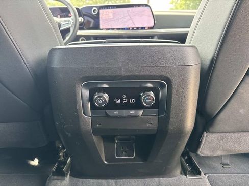 Used 2025 Chevrolet Tahoe Z71 AWD/4WD image 27