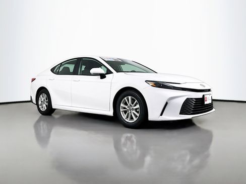 Certified 2025 Toyota Camry LE FWD image 1