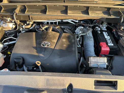 Used 2022 Toyota Highlander XLE FWD image 36