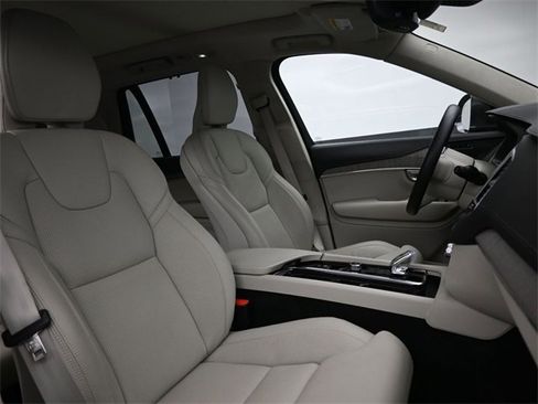 Used 2024 Volvo XC90 T8 Ultimate w/ Lounge Package image 36