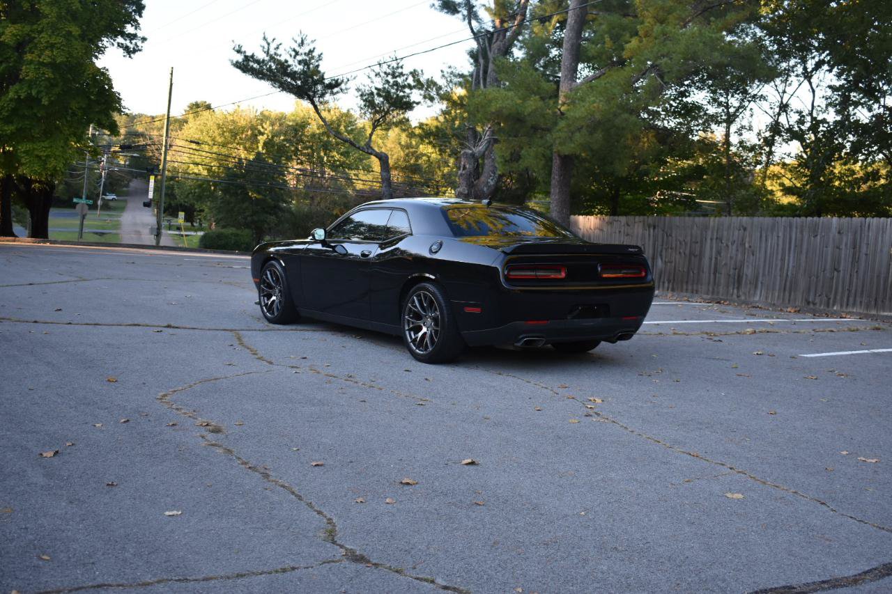 Used 2016 Dodge Challenger SRT RWD image 4