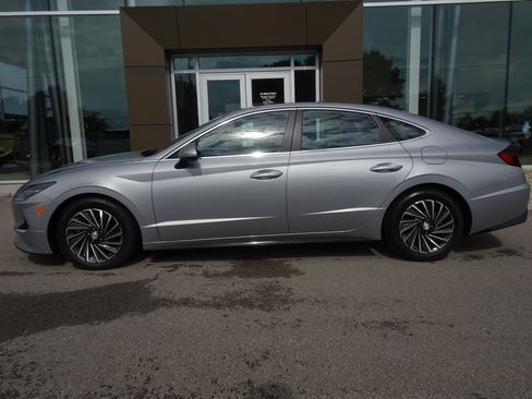 Used 2023 Hyundai Sonata Limited FWD image 2