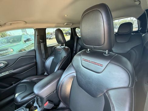 Used 2019 Jeep Cherokee Trailhawk w/ Cold Weather Group AWD/4WD image 13