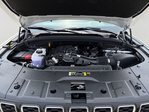 New 2026 Jeep Grand Cherokee L 4WD image 9