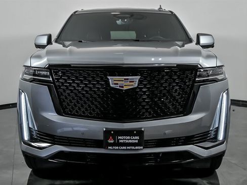 Used 2023 Cadillac Escalade Premium Luxury AWD/4WD image 4