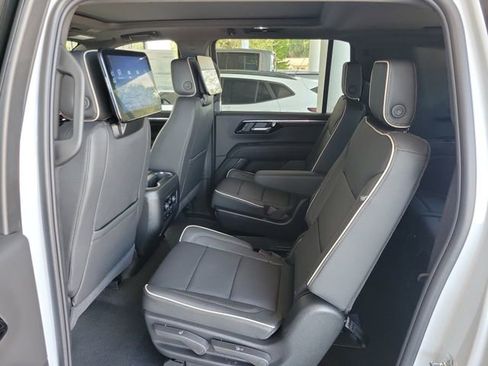 New 2026 Chevrolet Suburban Premier RWD image 10
