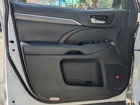 Used 2019 Toyota Highlander Limited AWD/4WD image 9