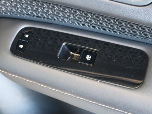 Used 2023 Nissan Ariya AWD image 38