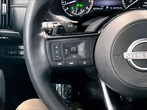 Used 2022 Nissan Pathfinder SL AWD/4WD image 18