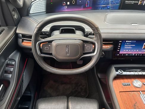 Certified 2025 Lincoln Navigator Black Label image 14