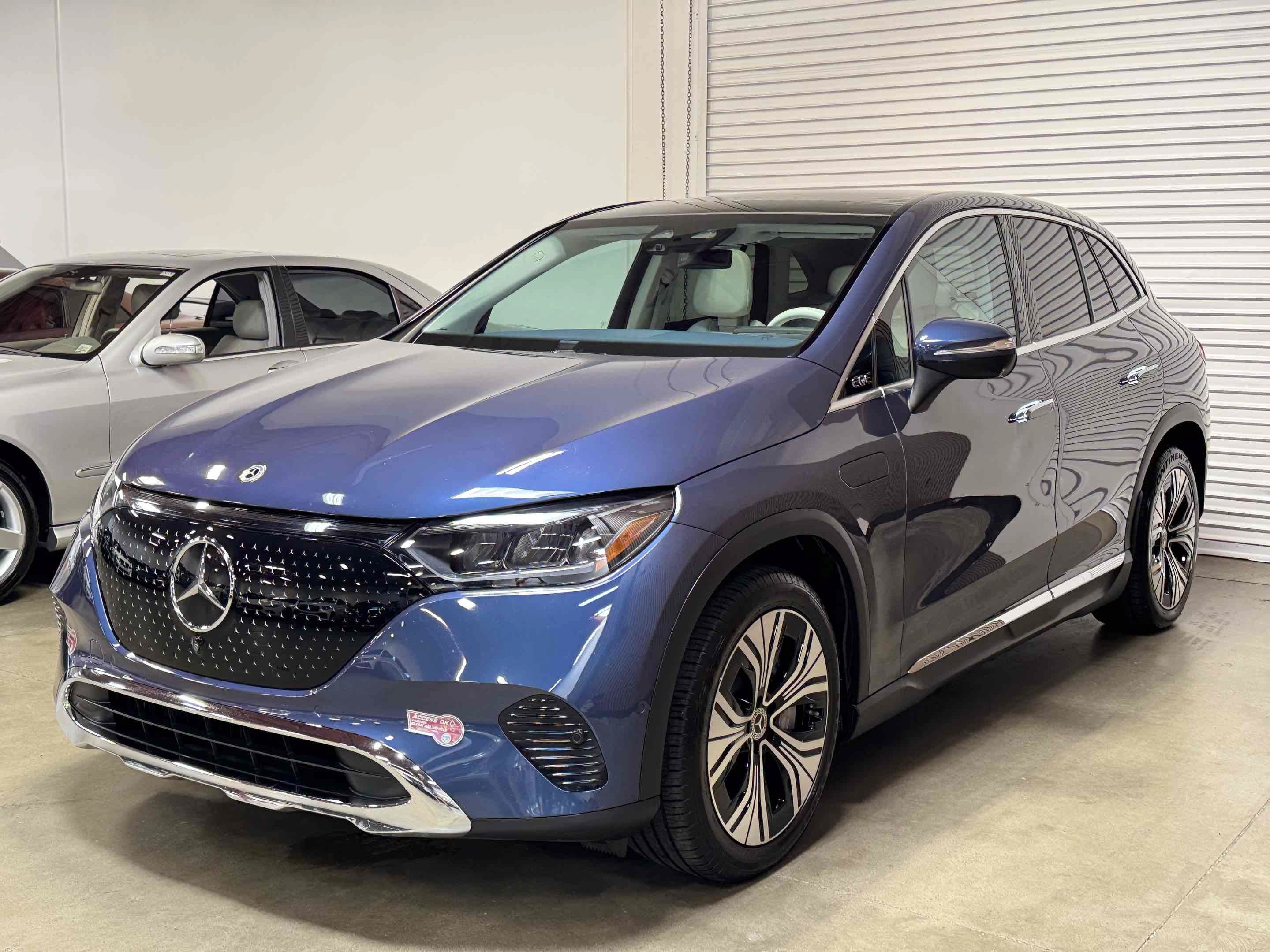 Used 2023 Mercedes-Benz EQE 350+ SUV w/ Exclusive Trim Package image 27