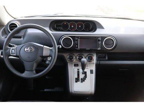Used 2015 Scion xB FWD image 8