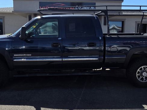 Used 2006 GMC Sierra 2500 SLT w/ Onstar Plus Package AWD/4WD image 9