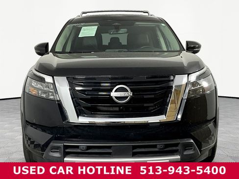 Used 2025 Nissan Pathfinder SL AWD/4WD image 2