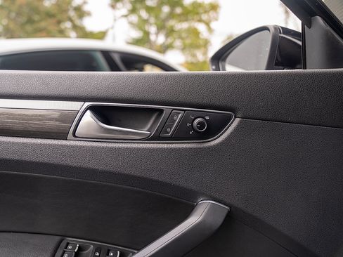 Used 2017 Volkswagen Passat 1.8T SE image 16