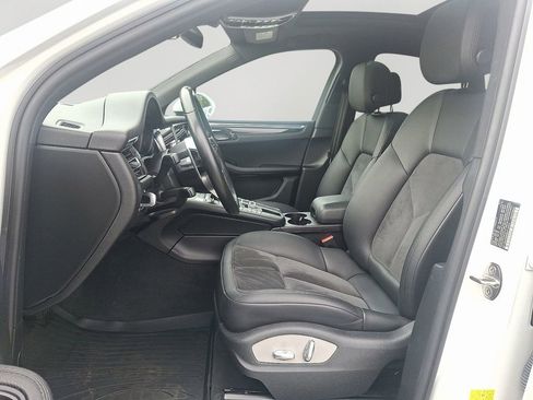 Used 2021 Porsche Macan image 14
