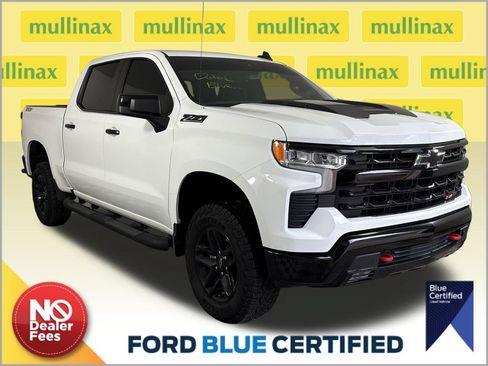 Used 2025 Chevrolet Silverado 1500 LT Trail Boss w/ Convenience Package II AWD/4WD image 1