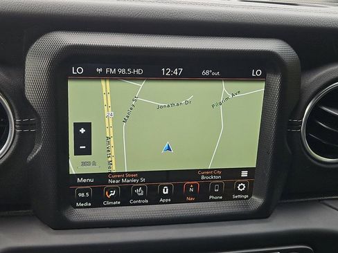 Used 2021 Jeep Wrangler Unlimited Sahara w/ Cold Weather Group image 9