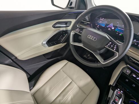Used 2025 Audi Q5 Premium AWD/4WD image 9