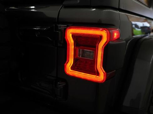 Used 2018 Jeep Wrangler Unlimited Rubicon w/ Dual Top Group image 85