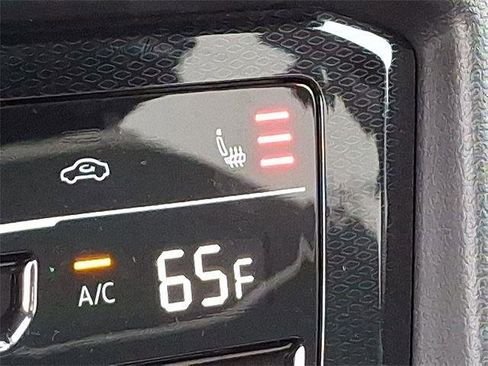 New 2025 Volkswagen Taos SE image 21