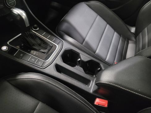 Used 2021 Volkswagen Jetta SE w/ SE Cold Weather Package image 26