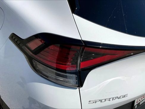 Used 2024 Kia Sportage EX FWD image 27